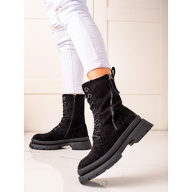 Bona Fekete szigetelt munkások 2