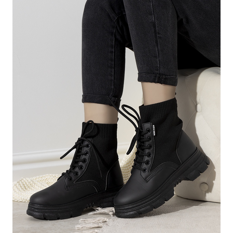 A márka fekete női cipői Laurie 1