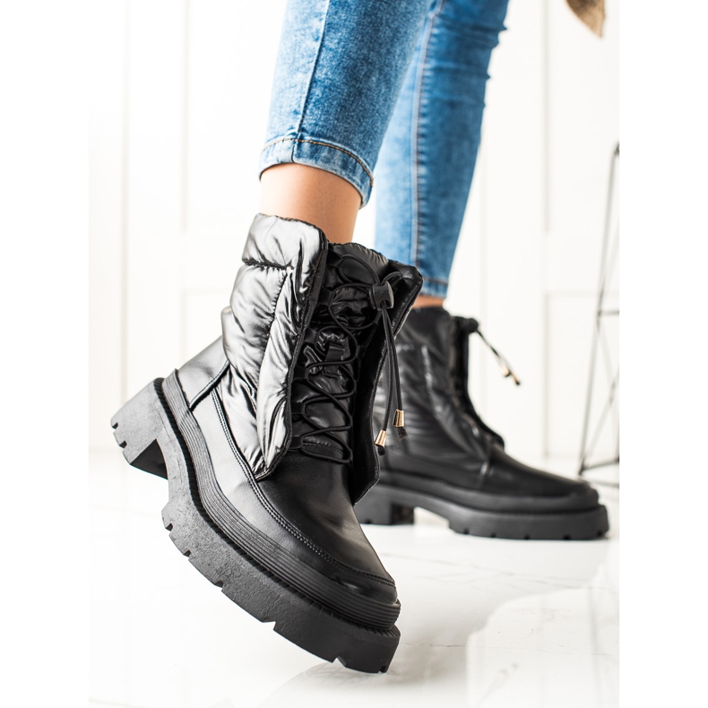 Small Swan Fekete hócsizma a platformon 1