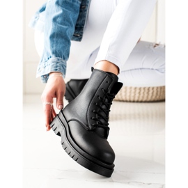 TRENDI Klasszikus fekete trapperek a platformon 1