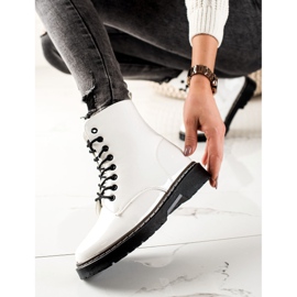 TRENDI Fehér szigetelt csizma 1