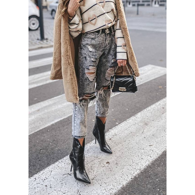 Fekete dombornyomott csizma Cro sarkon 2