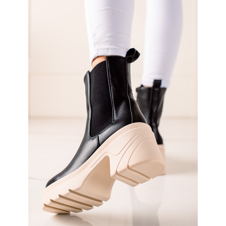 TRENDI Csizma Bézs Platformon fekete 1