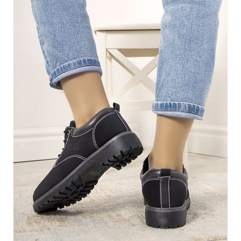 Fekete cipő vastag Pelland talpon 1