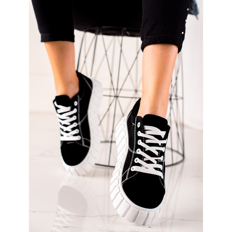 TRENDI Fekete cipők a platformon 1