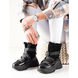 TRENDI Sportos hócsizma fekete 1