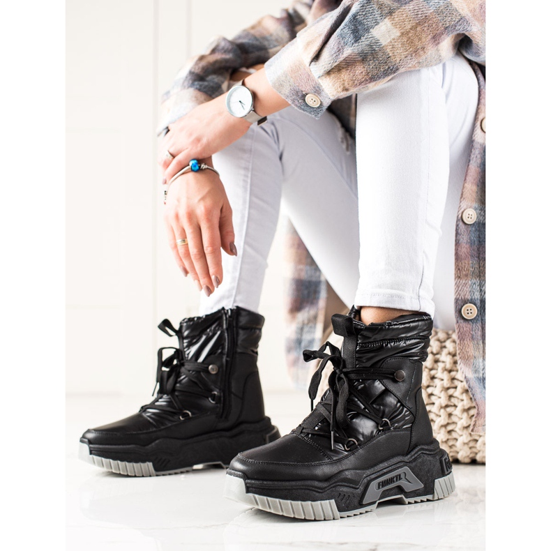 TRENDI Fűzős fekete hócsizma 2