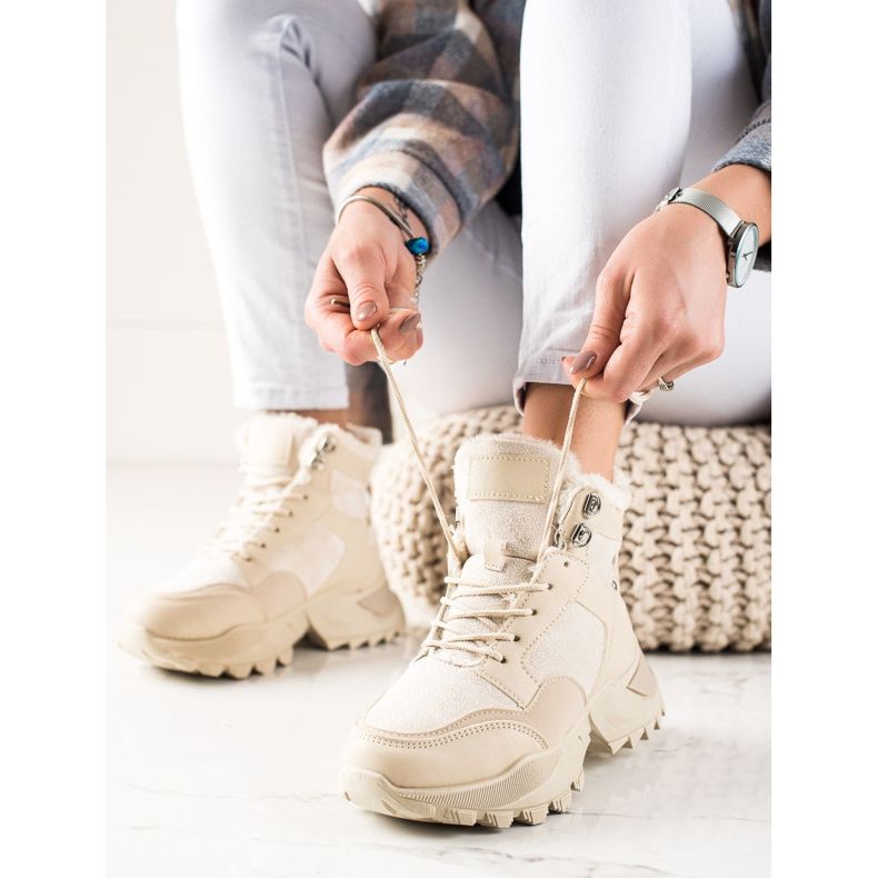 TRENDI Meleg fűzős csizma bézs 1 TRENDI Meleg fűzős csizma bézs 1