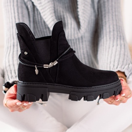 Goodin Bebújós csizma dekoratív csíkokkal fekete 1