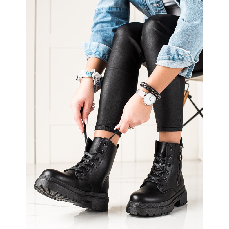 TRENDI Fekete csapdázók cipzárral 2