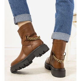 Barna szigetelt csizma Porta lánccal 2