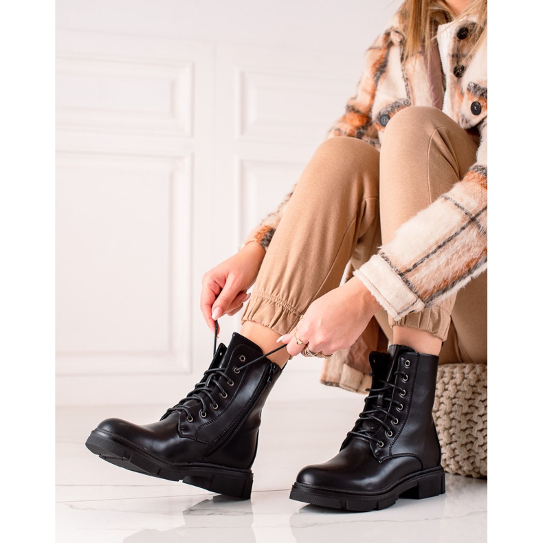 Ideal Shoes Klasszikus Workers Trappers fekete 1