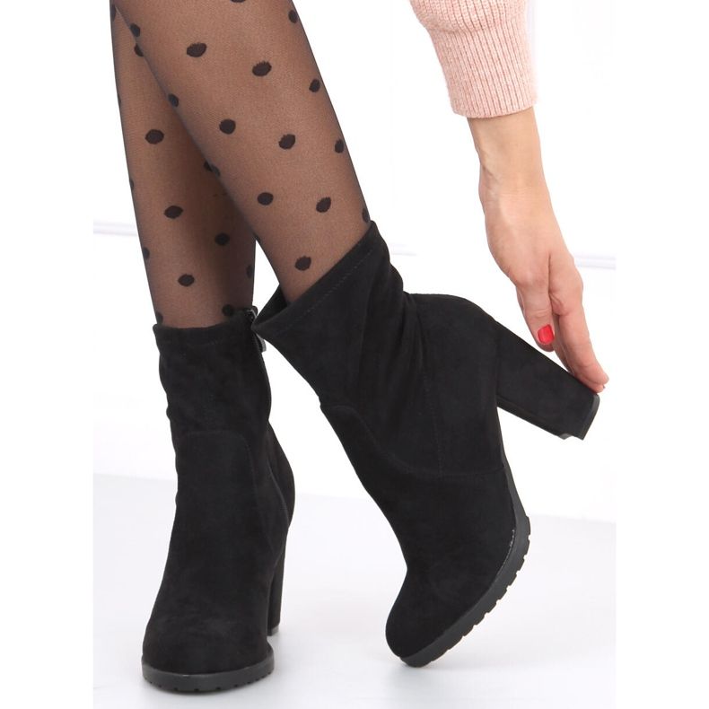 A márka magas sarkú csizmái Dani Black fekete 2