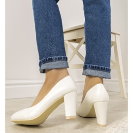 Fehér szivattyúk az Unos poszton 1