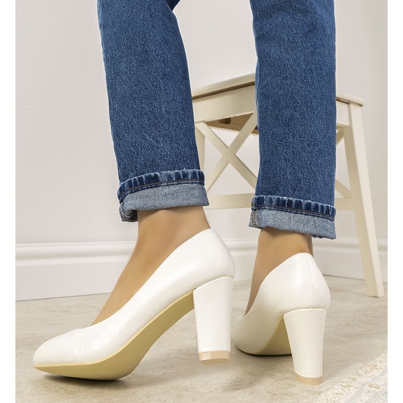 Fehér szivattyúk az Unos poszton 1