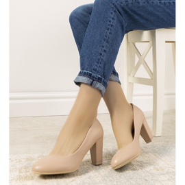 Meztelen pumpák az Unos poszton bézs 1