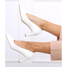 Szivattyúk az Ester White poszton fehér 1