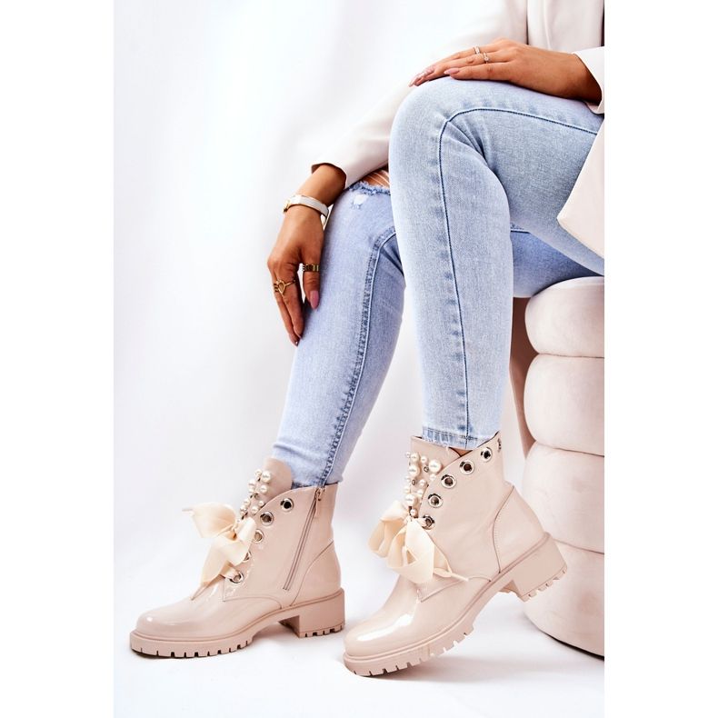 PL4 Lakkozott meleg munkások bézs gyöngyökkel 2