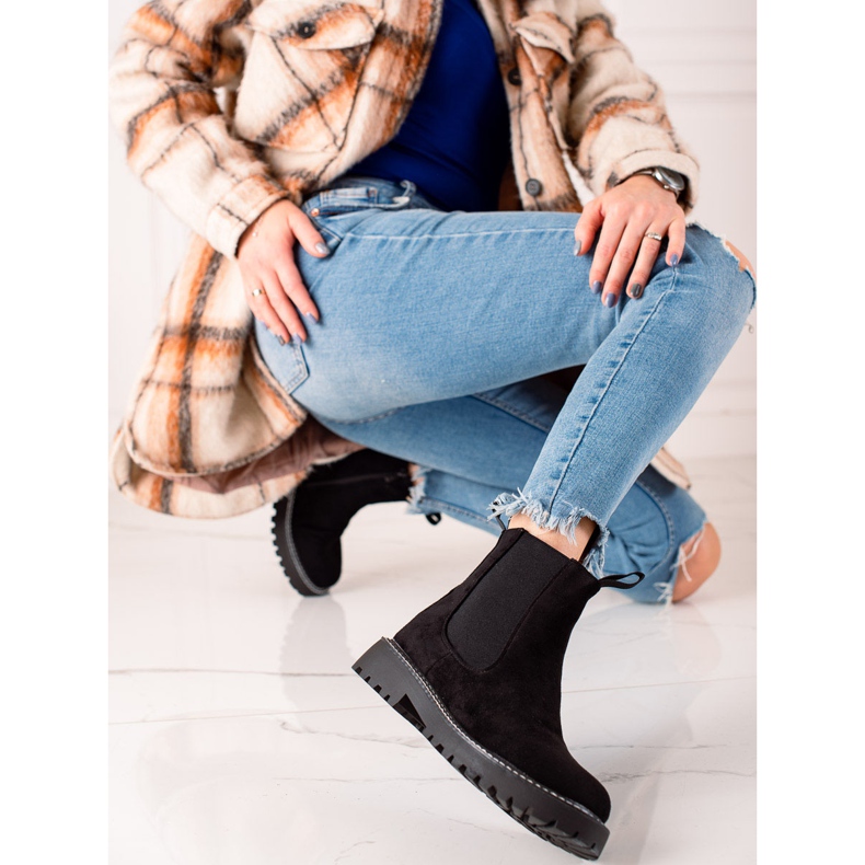 Ideal Shoes Velúr csizma a platformon fekete 1