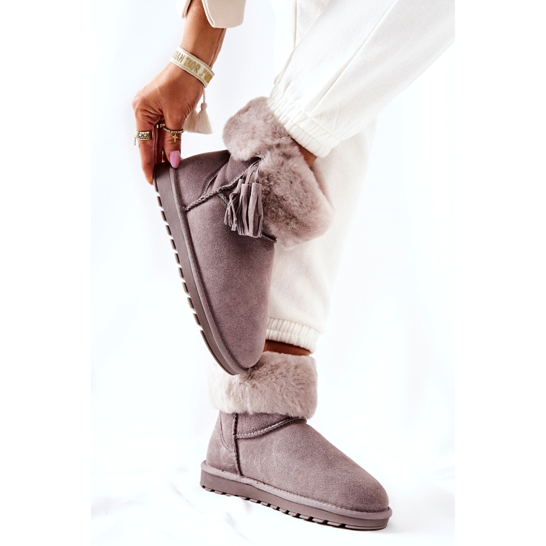 A nők hófedelét szürke rojtokkal szigetelték 4