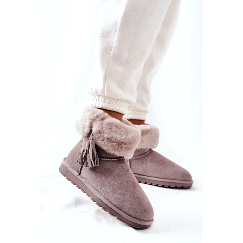 A nők hófedelét szürke rojtokkal szigetelték 3