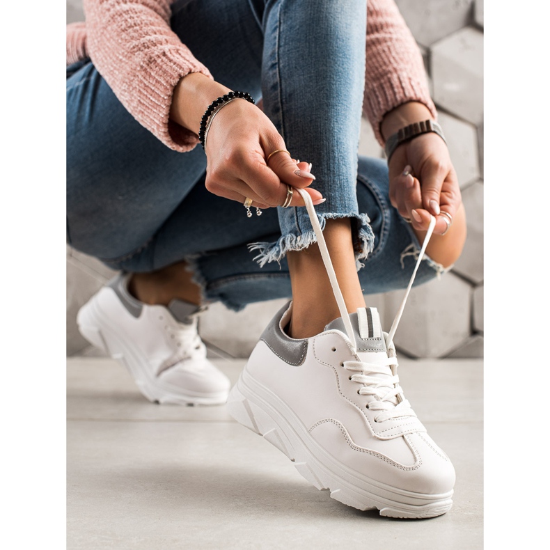 TRENDI Fehér cipők ezüst 1