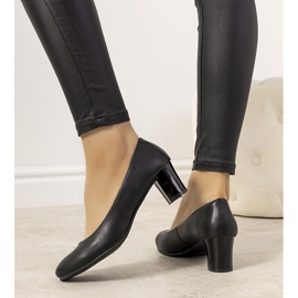 Fekete pumpák a Fidel poszton 1