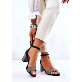 PA2 Bőr Szandál Egy Rudakon Fekete és Ezüst Lorene 2