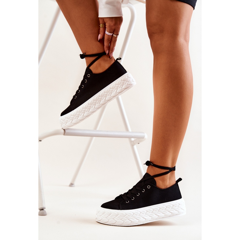 PS1 Cipők egy masszív fekete-fehér Suzane platformon 2