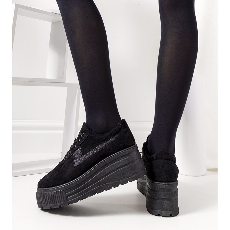 Fekete tornacipő magas növényi talpon 1 Fekete tornacipő magas növényi talpon 1