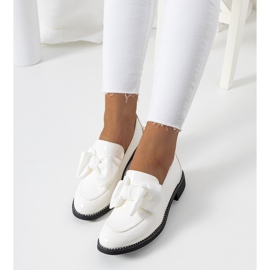 Khale fehér lakkozott cipő 1