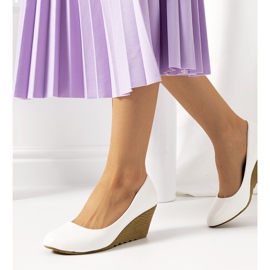 Fehér szivattyúk az éken Unies ekru 1