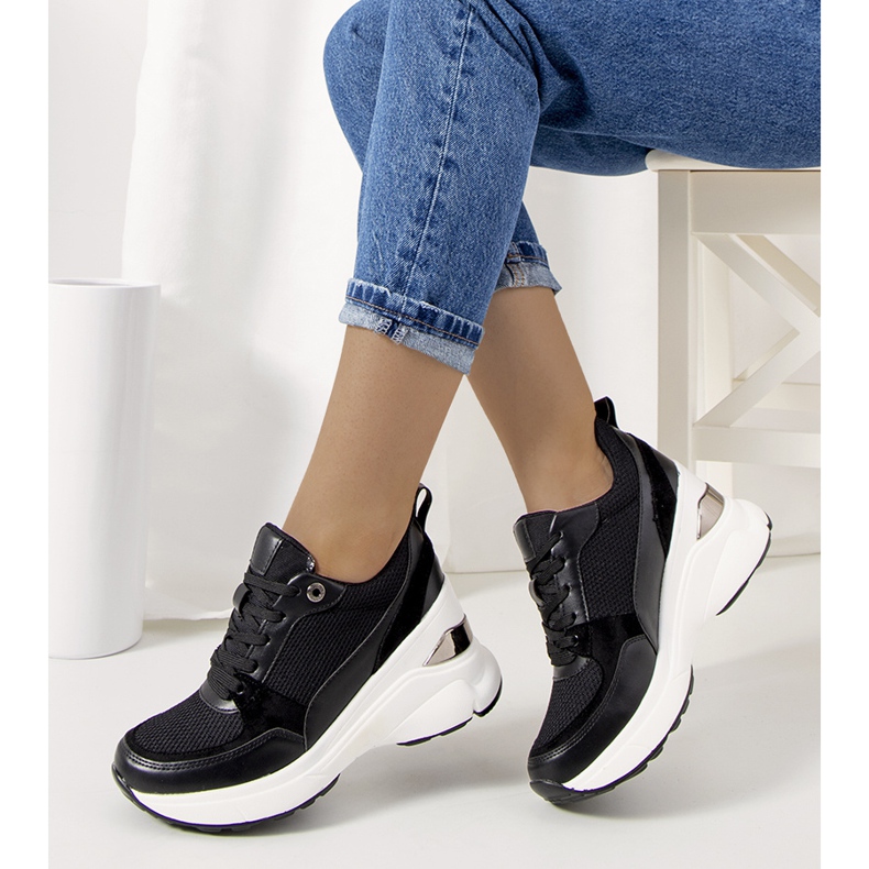 Fekete tornacipő a Cleveland Wedge-n 1