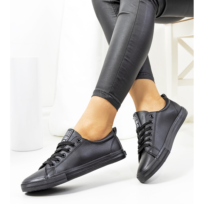 Női fekete tornacipő Big Star JJ274312 1