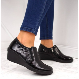 Lakkozott bőr cipő Helios W 389 fekete 2