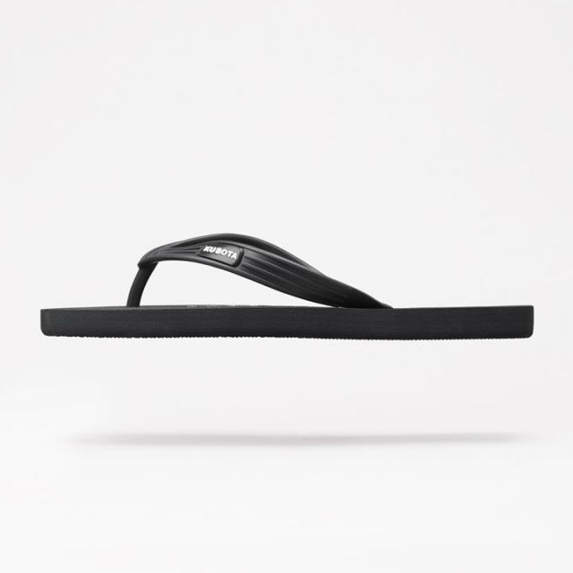 Kubota M KUB10 medencepapucs fekete fehér 1