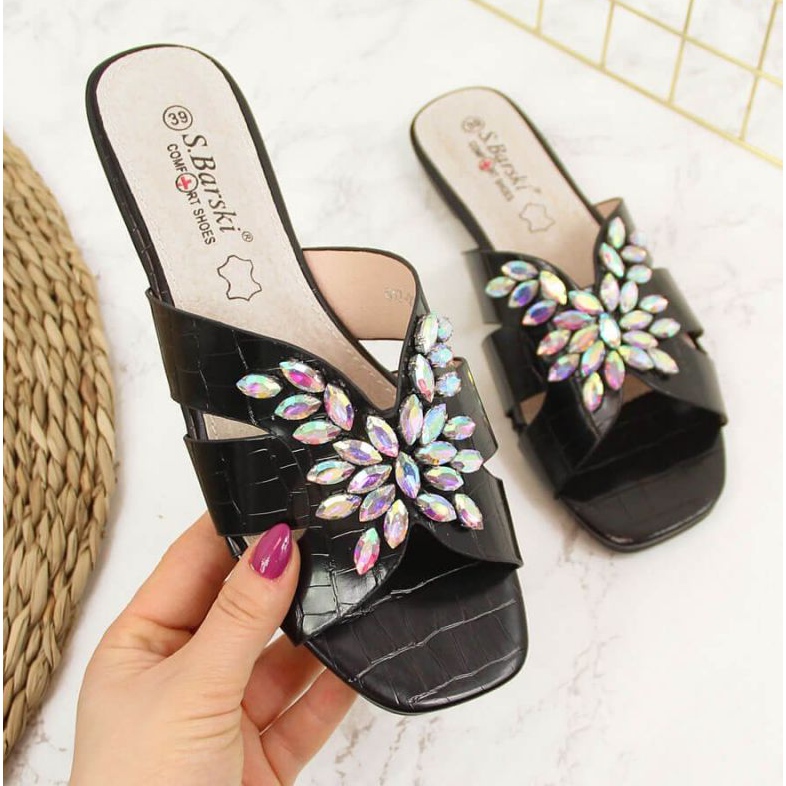 Fekete kövekkel díszített papucs S. Bararski W OLI104 1