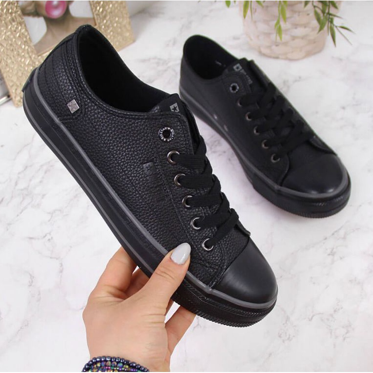 Alacsony cipő ekológikus bőrrel Big Star II274002 W fekete 1