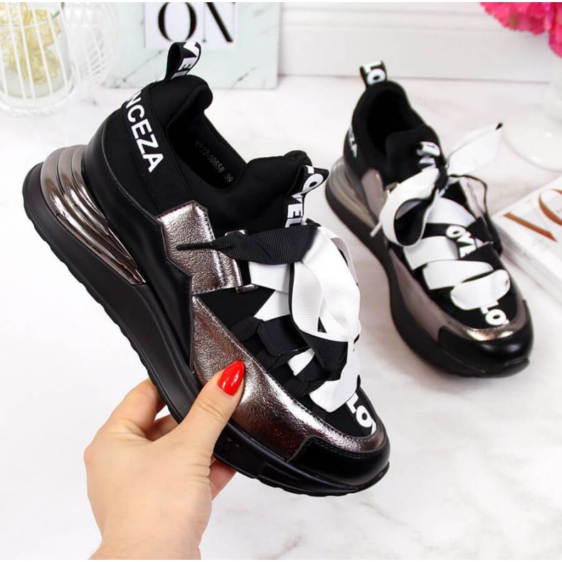 Fekete cipők Vinceza W JAN49B felirattal 1