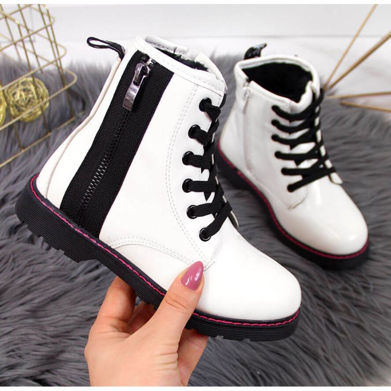 Szigetelt lakkozott csizma Jr EVE327B fehér 1 Szigetelt lakkozott csizma Jr EVE327B fehér 1