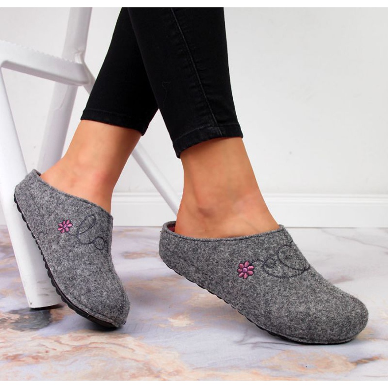 Papucs hímzett Panto Fino W INT1632 szürke színű 1