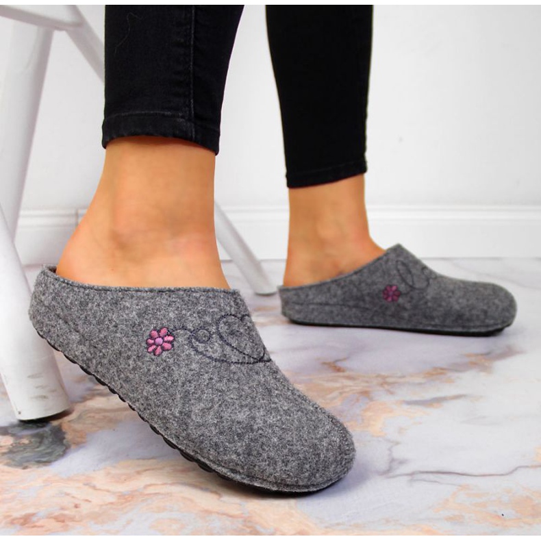 Papucs hímzett Panto Fino W INT1632 szürke színű 2