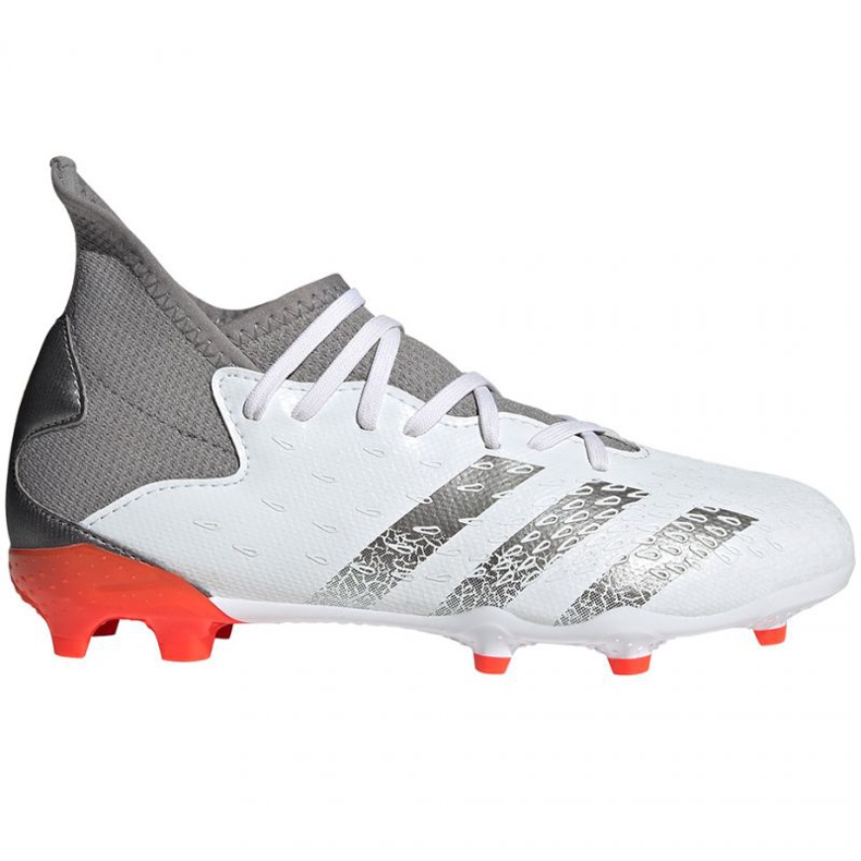 Adidas Predator Freak.3 Fg Jr FY6280 futballcipő fehér, fehér, szürke / ezüst fehér 2
