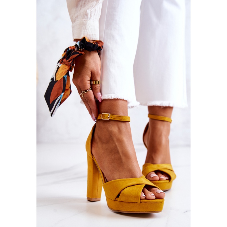 FM1 Velúr Szandál Egy Posta Sárga Lanelle 2