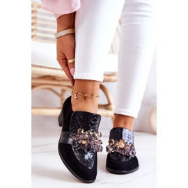 Velúr cipő fekete Davine díszítéssel 2