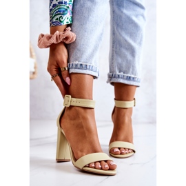 Pasztell zöld Georgina sarkú szandál 1