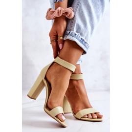 Pasztell zöld Georgina sarkú szandál 2