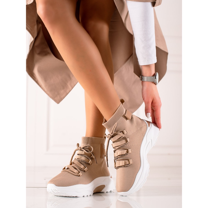 TRENDI Felbújós tornacipő zoknival bézs barna 2