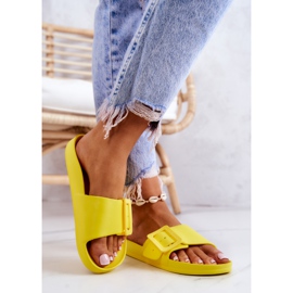 Női papucs Big Star csattal FF274A392 sárga 2