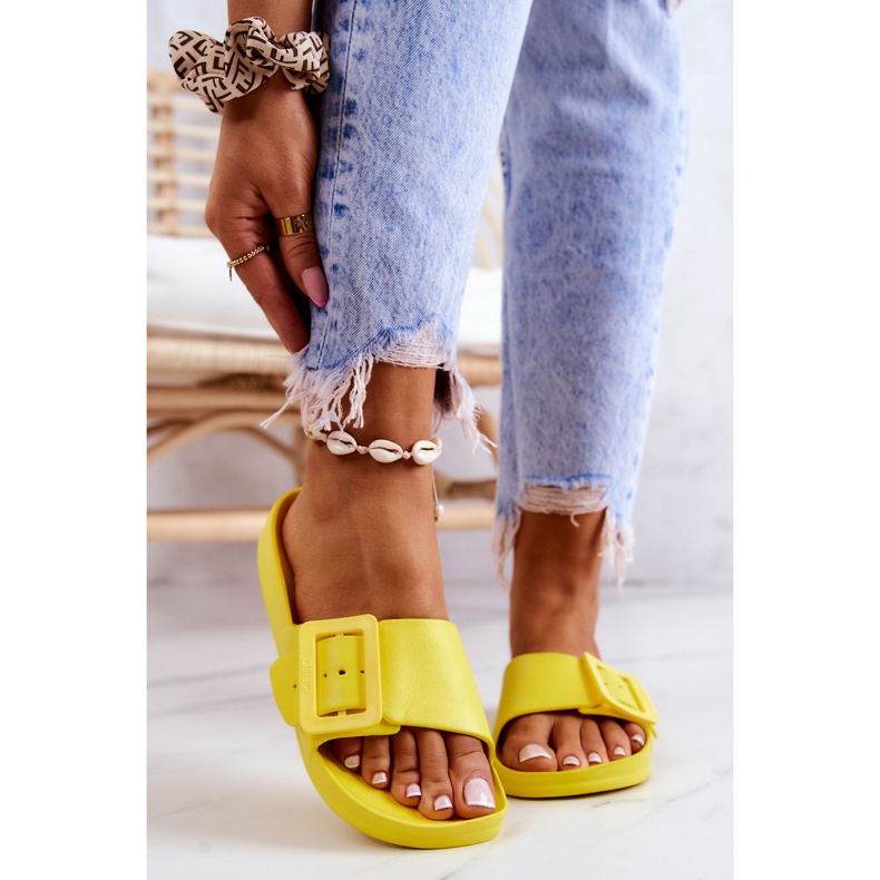 Női papucs Big Star csattal FF274A392 sárga 1
